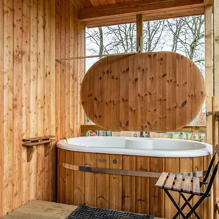 Breckland Lodge 1 With Hot Tub Belladrum Exterior photo